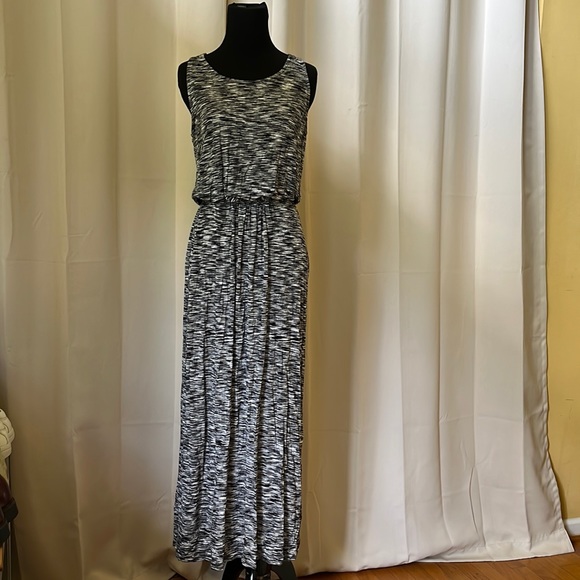 Missing Tag Dresses & Skirts - Maxi Dress
